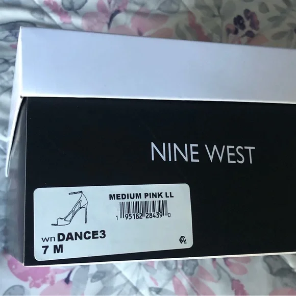 Nine West Ankle Wrap Pink Heel W/ Matching Purse - Picture 9 of 9